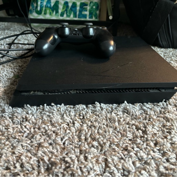 PS4 - Picture 3 of 4